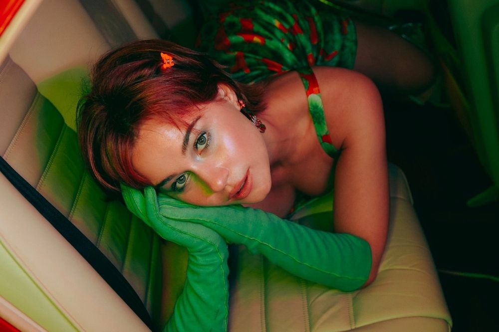 Grace Sanders predicted her own breakup with new hit 'Scrolling'