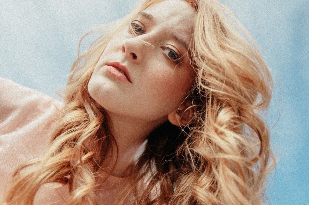 Folk-pop goddess Miss Elm shakes off 2020 with the 'Love Inside'