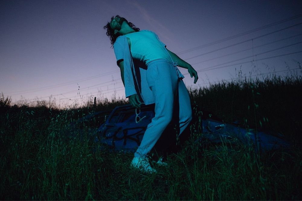 Frank James dishes out dating advice and talks new single 'STUCK ON YOU'