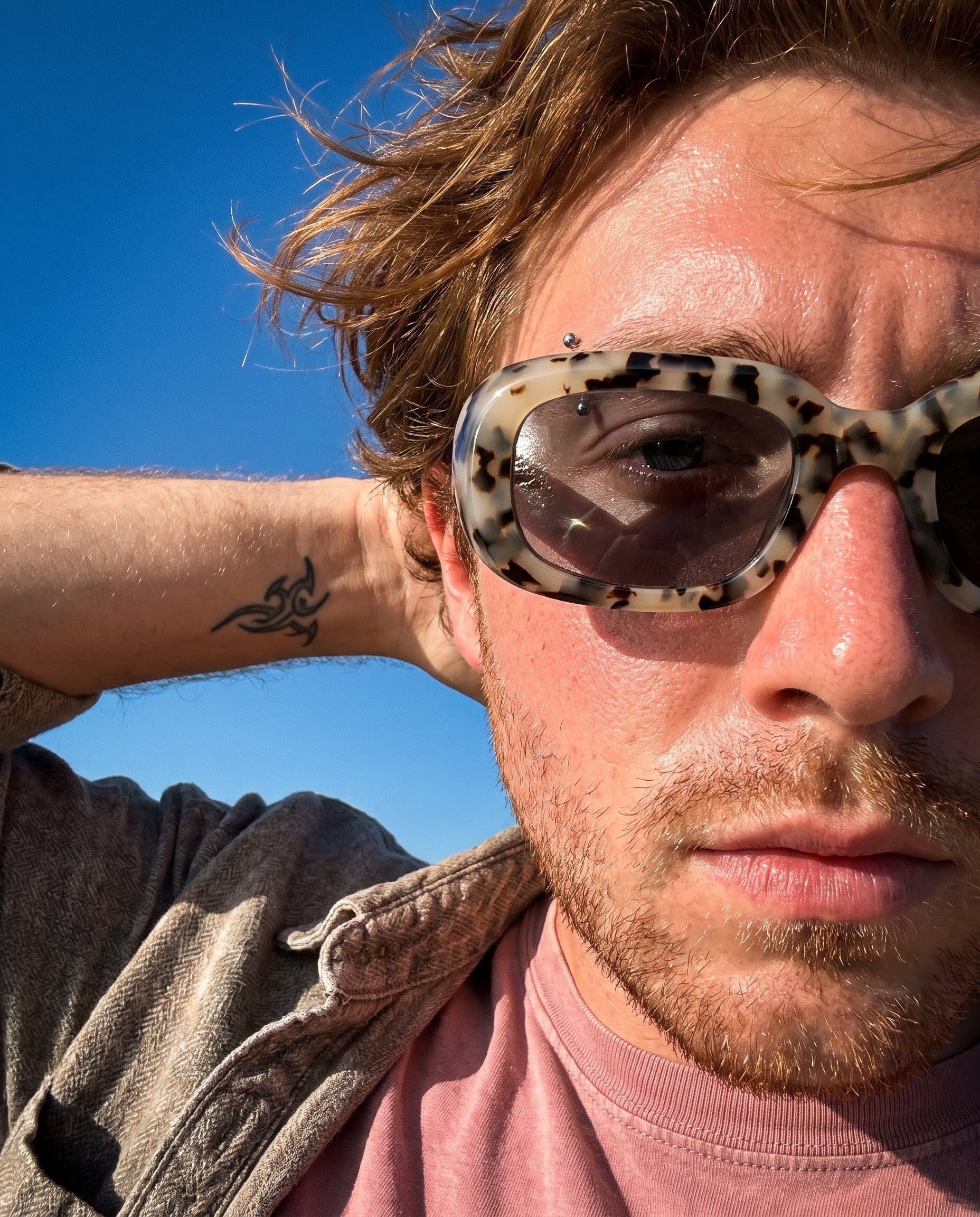 Hipland Cabo Sunglasses White Tortoise   Grey on model