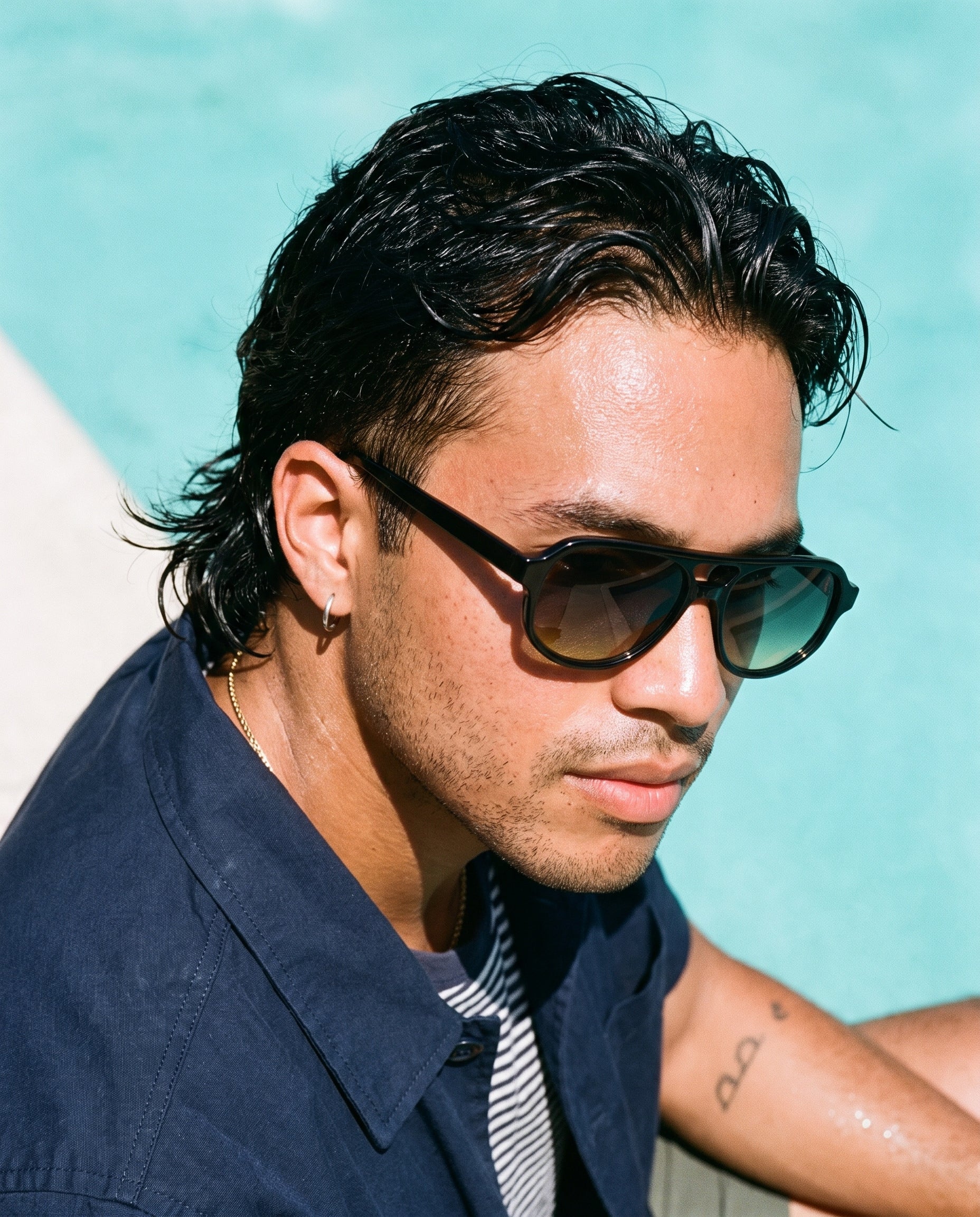 Hipland Hvar Sunglasses Black   Gradient Grey Yellow on model