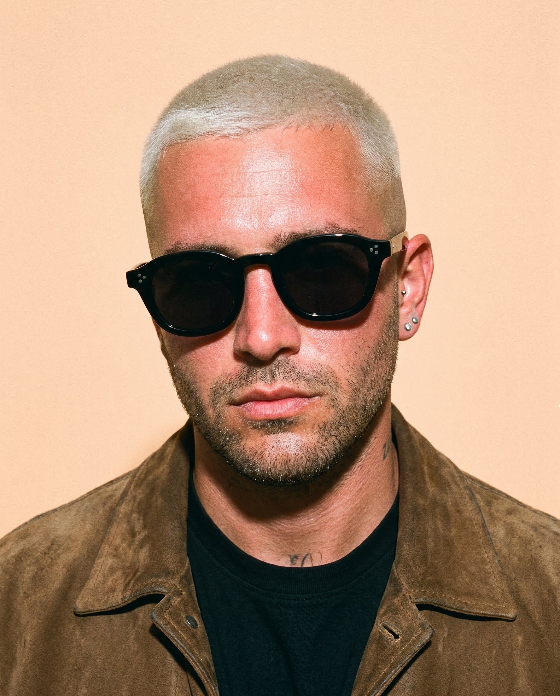 Hipland Tahiti Sunglasses Black   Grey on model