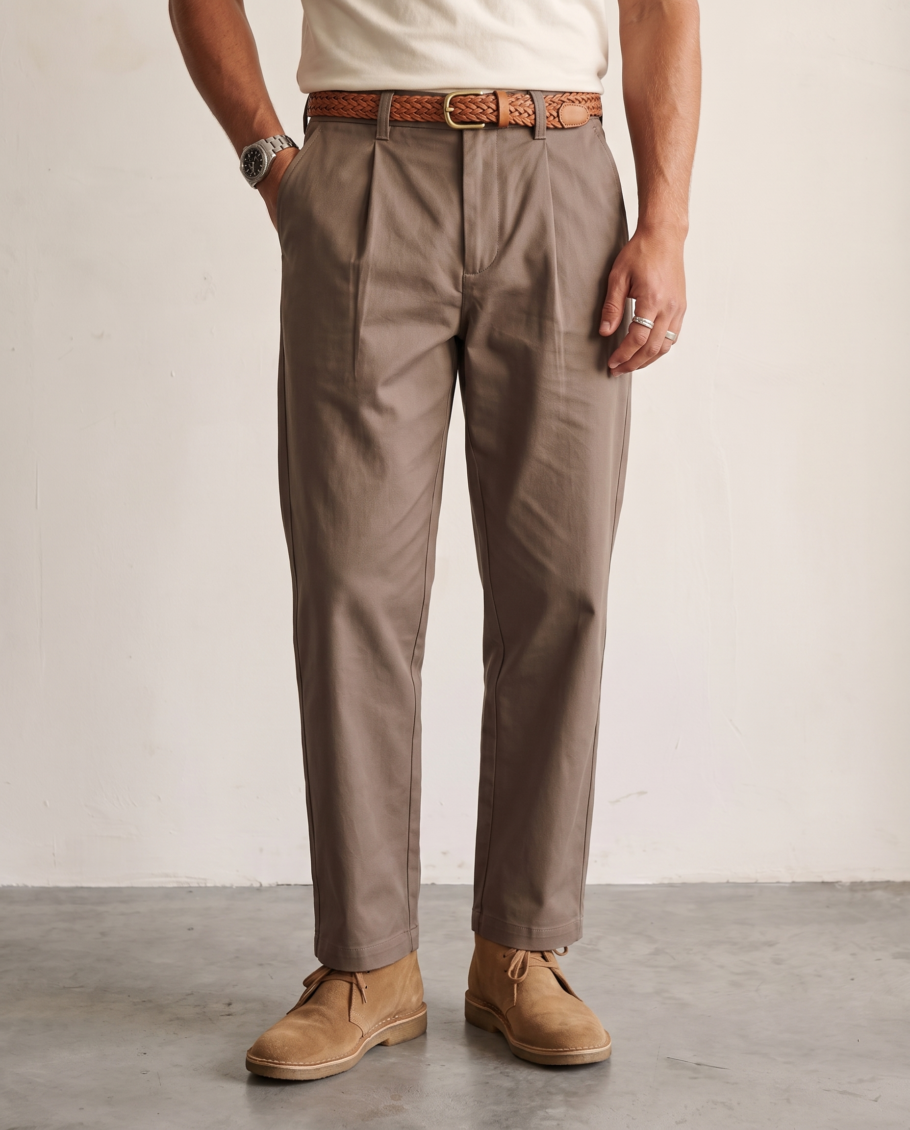 Pleated Cotton-Nylon Commuter Trousers - Coffee