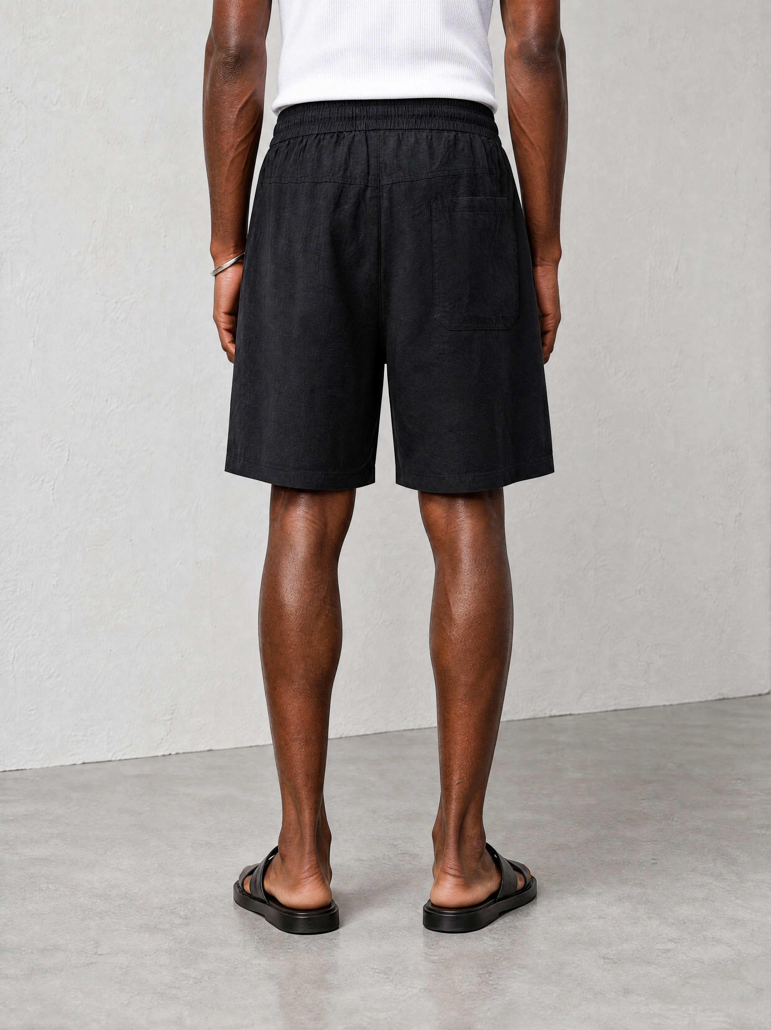 Relaxed Linen Shorts - Black - side view