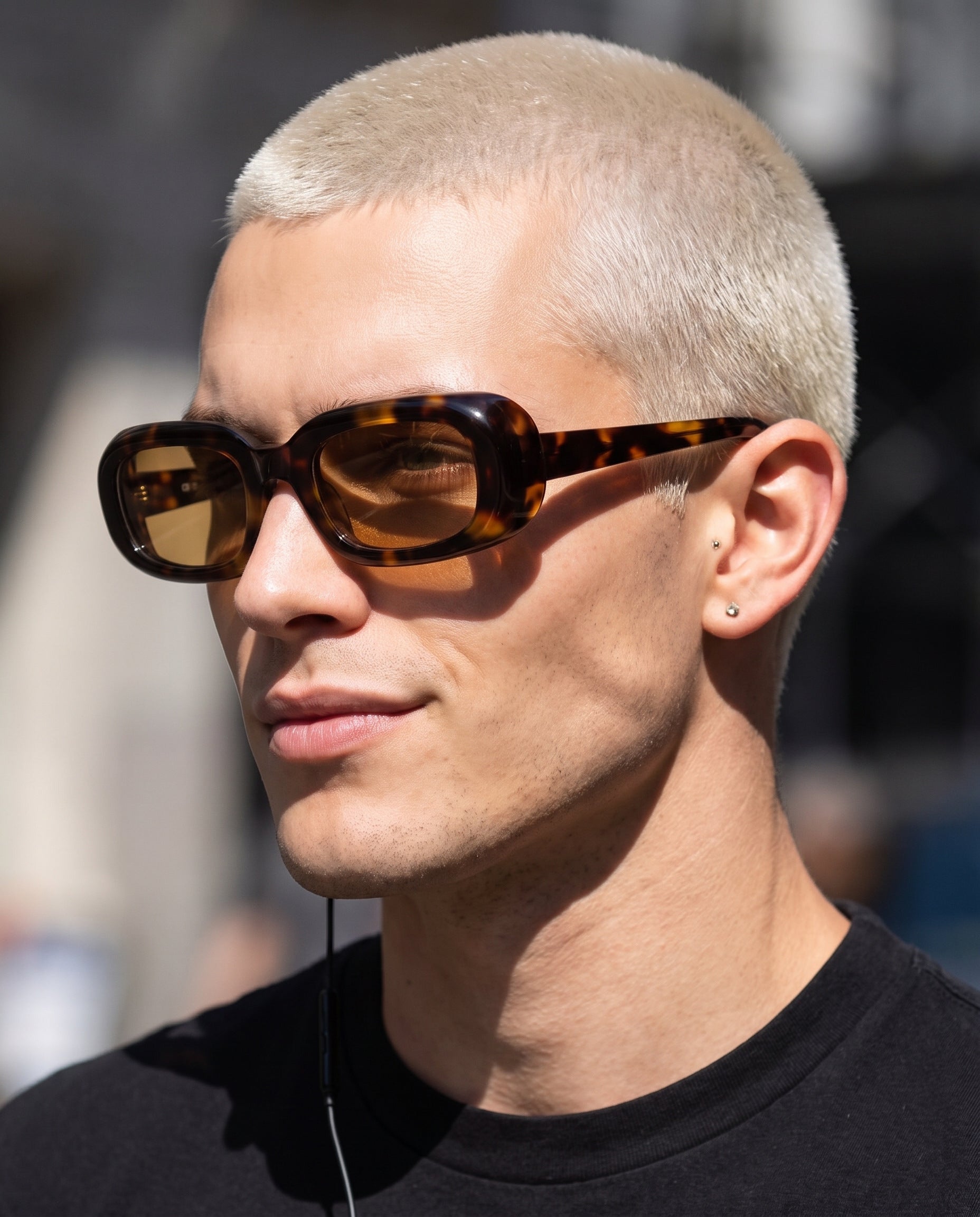 Hipland Cabo Sunglasses Tortoise Brown on model