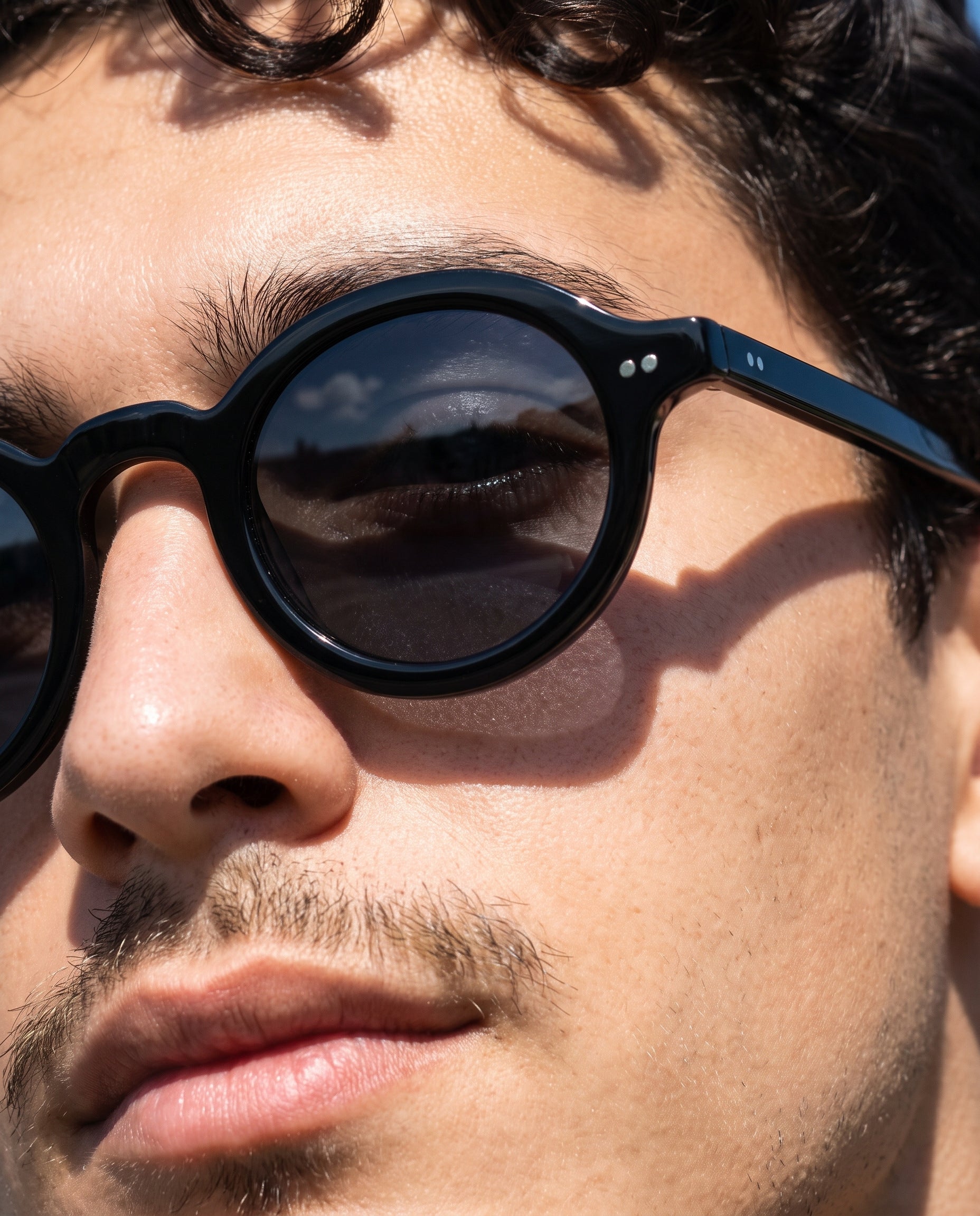Hipland Maui Sunglasses Black Grey on model
