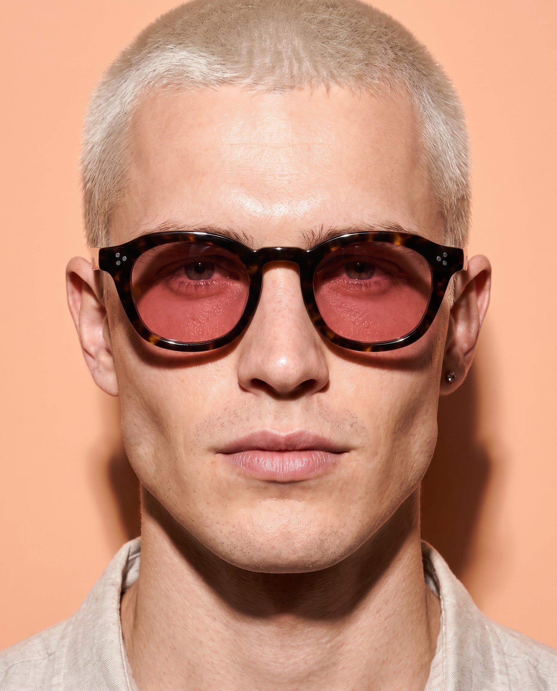 Hipland Tahiti Sunglasses Tortoise Pink on model